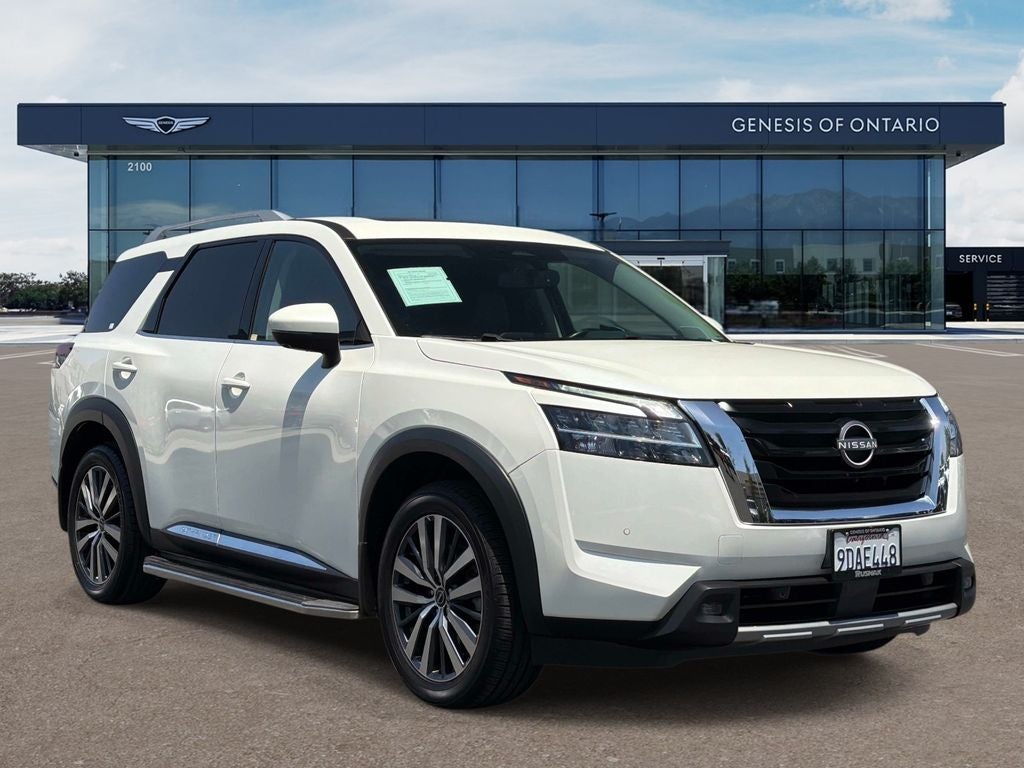 2022 Nissan Pathfinder Platinum in Pearl White Tricoat — front three-quarter view